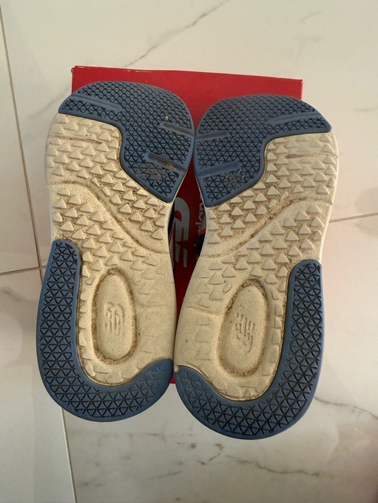 New Balance - Picture 2 of 2